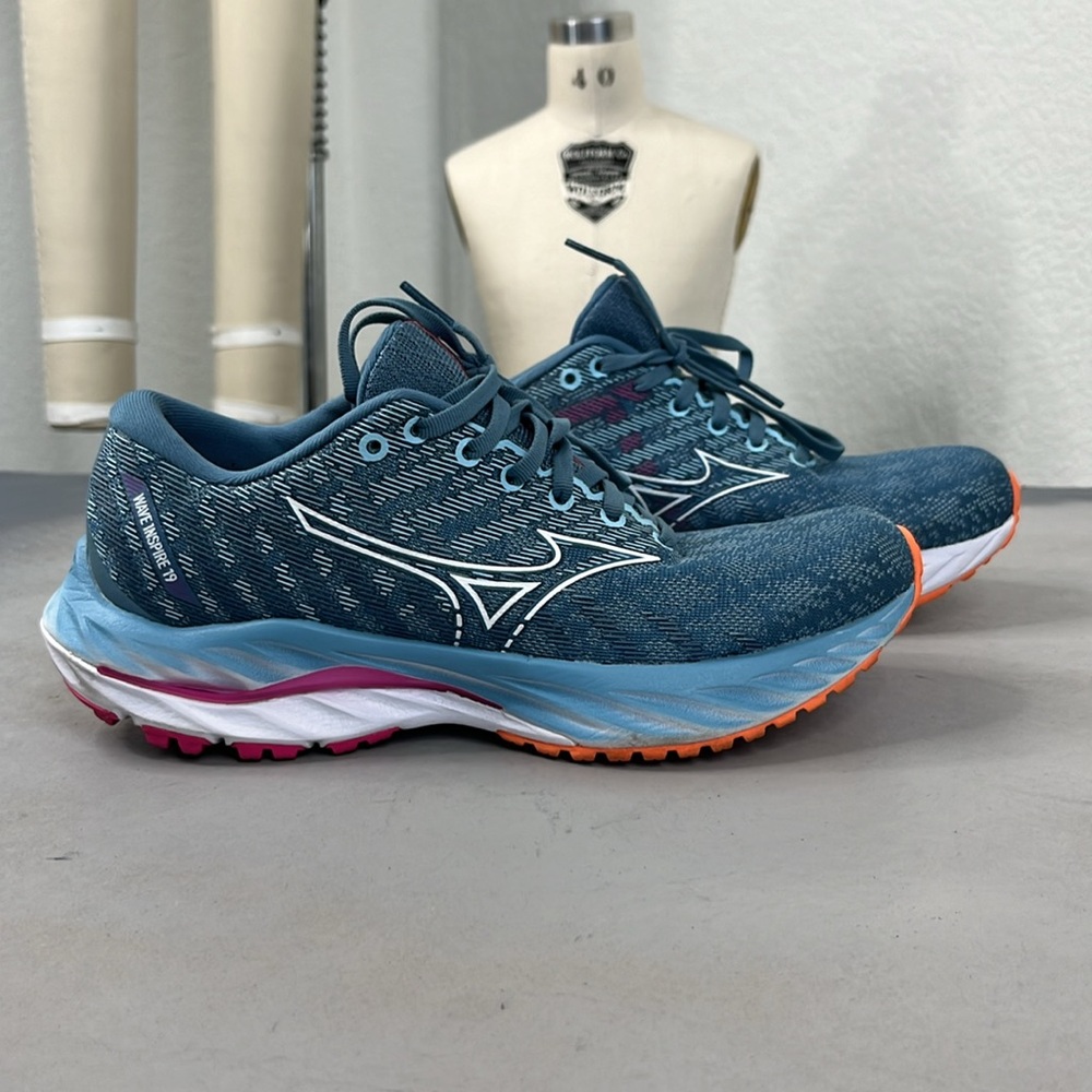 Mizuno WAVE INSPIRE 19 Running Sneakers - Picture 3 of 8
